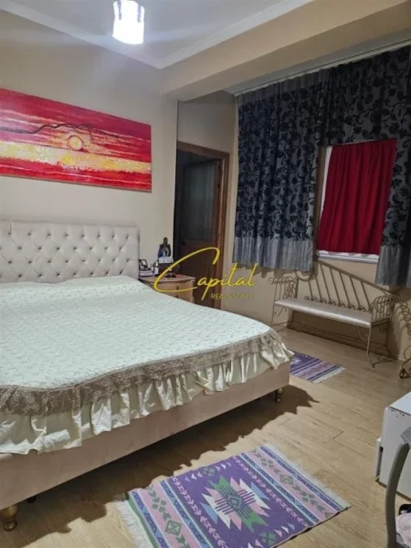 Tirane, jepet me qera apartament 3+1 Kati 3, 138 m² 500 € (VILAT GJERMANE)