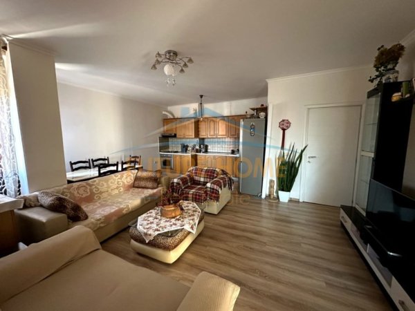 Tirane, jepet me qera apartament 2+1 Kati 3, 87 m² 550 € (Porcelan në Rrugën Kahreman Ylli)