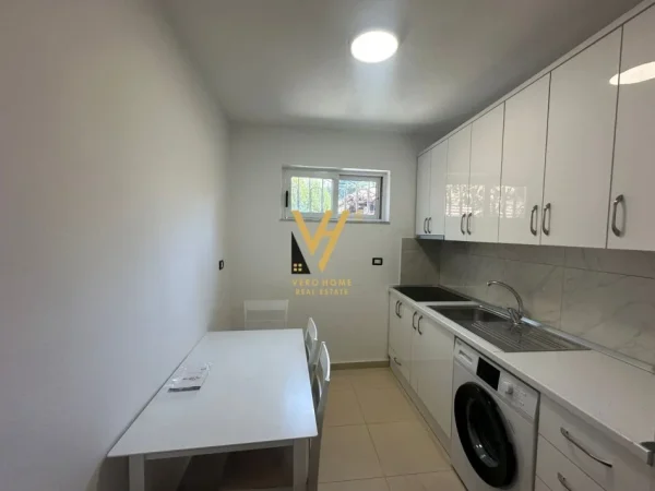 Tirane, jepet me qera apartament 1+1+Ballkon Kati 2, 110 m² 600 € (MINE PEZA)