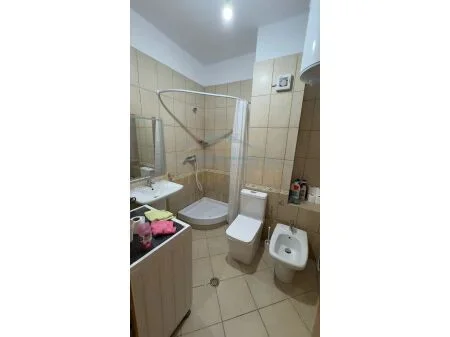 Tirane, shitet apartament 1+1 Kati 5, 73 m² 212.850 € (Rruga e Barrikadave)
