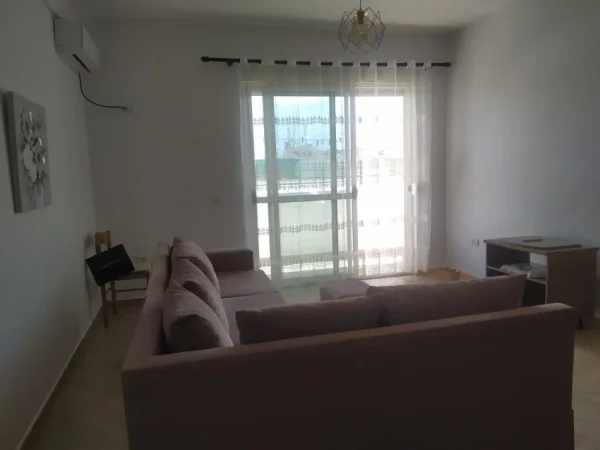 Tirane, jepet me qera apartament 1+1 Kati 3, 