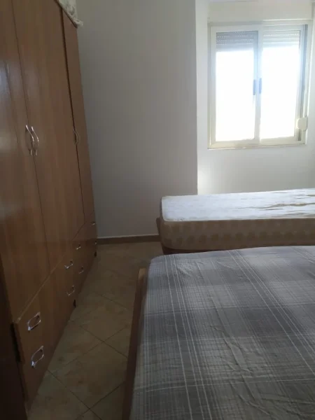 Tirane, jepet me qera apartament 1+1 Kati 3, 