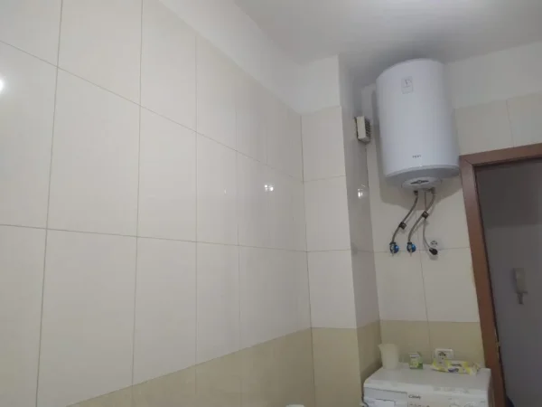 Tirane, jepet me qera apartament 1+1 Kati 3, 