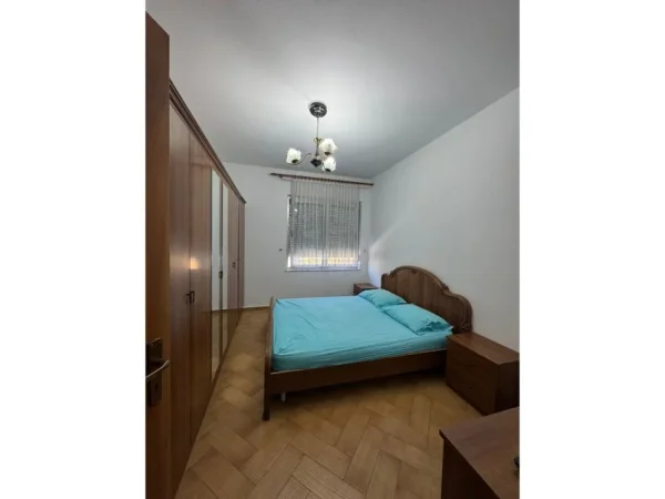 Tirane, jepet me qera apartament 2+1+Aneks+Ballkon Kati 3, 115 m² 600 € (Tregu Elektrik)