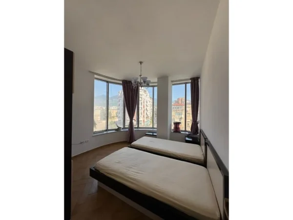 Tirane, jepet me qera apartament 2+1+Aneks+Ballkon Kati 3, 115 m² 600 € (Tregu Elektrik)