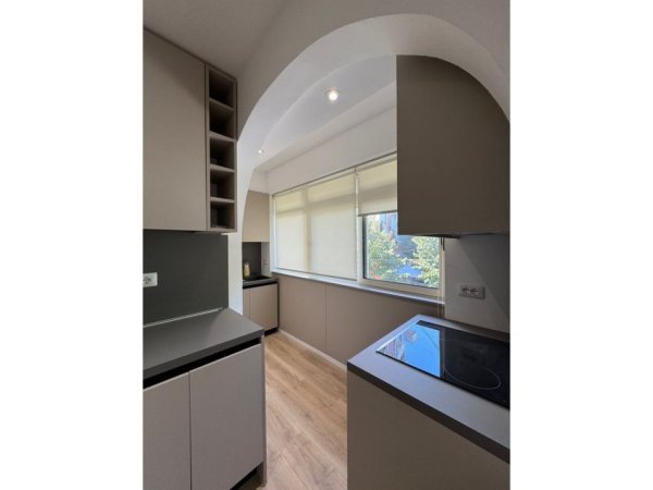 Tirane, jepet me qera apartament 2+1 Kati 2, 75 m² 700 € (Ali Demi)