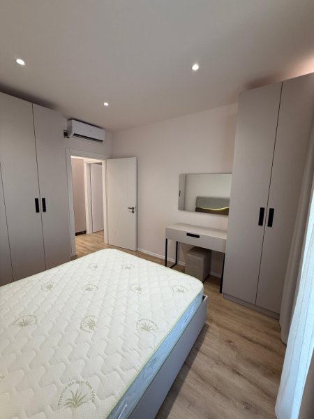 Tirane, jepet me qera apartament 1+1 Kati 5, 63 m² 600 € 