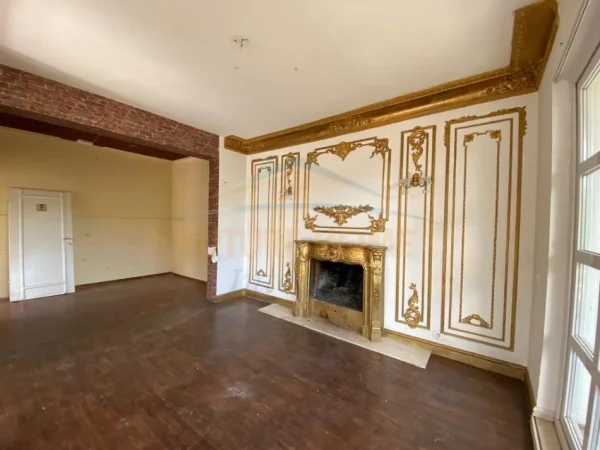 Tirane, jepet me qera zyre Kati 1, 427 m² 1.500 € (HALIT BEGA)