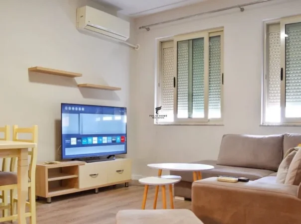 Tirane, jepet me qera apartament 1+1 Kati 2, 65 m² 600 € (KOMUNA PARISIT)