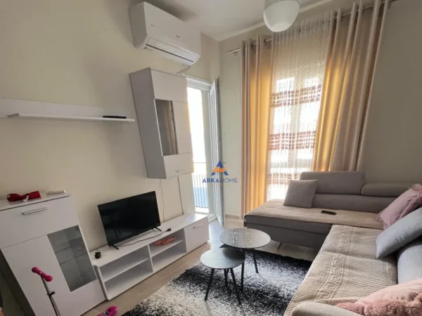 Tirane, jepet me qera apartament 2+1+Ballkon , 84 m² 450 € (Univers City)