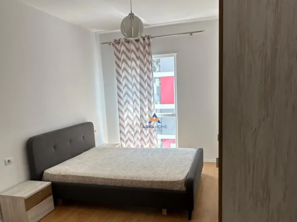 Tirane, jepet me qera apartament 2+1+Ballkon , 84 m² 450 € (Univers City)