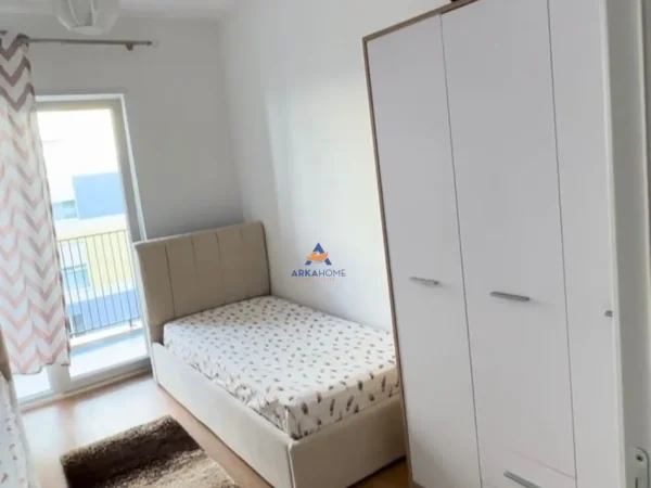 Tirane, jepet me qera apartament 2+1+Ballkon , 84 m² 450 € (Univers City)