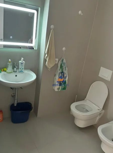 Tirane, jepet me qera apartament 2+1+Ballkon , 84 m² 450 € (Univers City)
