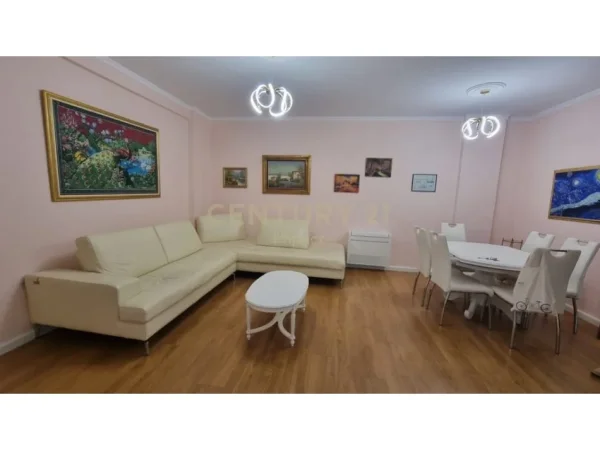 Tirane, jepet me qera apartament 2+1 Kati 3, 79 m² 700 € (Rr. Mihal Grameno)