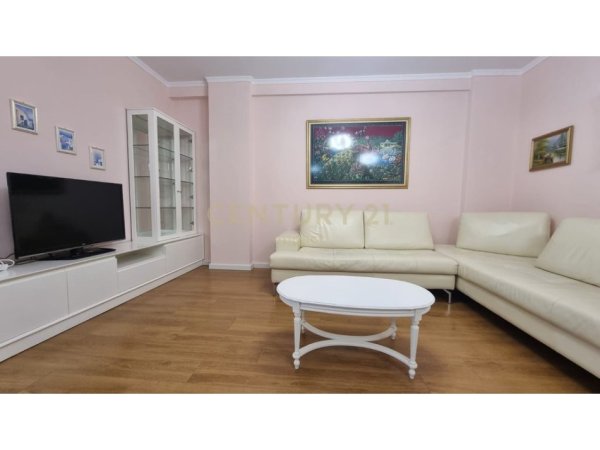 Tirane, jepet me qera apartament 2+1 Kati 3, 79 m² 700 € (Rr. Mihal Grameno)