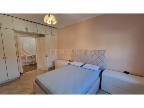 Tirane, jepet me qera apartament 2+1 Kati 3, 79 m² 700 € (Rr. Mihal Grameno)