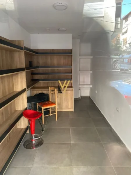 Tirane, shitet ambjent biznesi Kati 0, 13 m² 60.000 € (ISH BLLOKU)