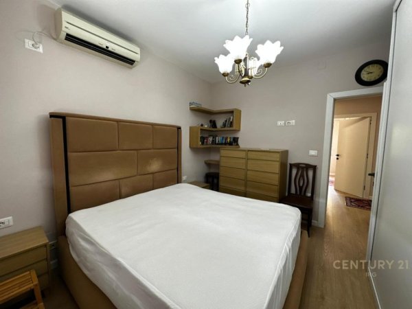 Tirane, jepet me qera apartament 2+1 , 73 m² 700 € (IRG121388)