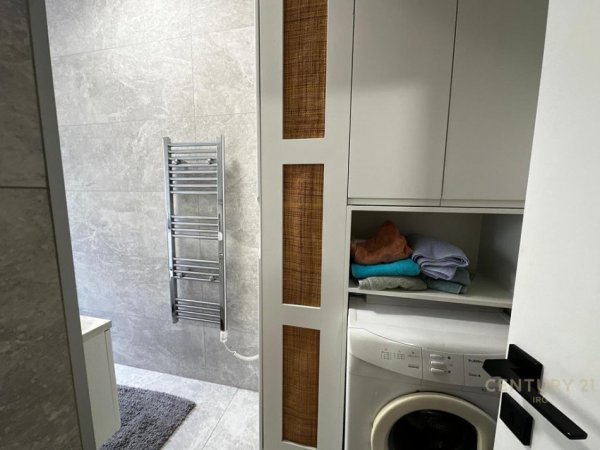 Tirane, jepet me qera apartament 2+1 , 73 m² 700 € (IRG121388)