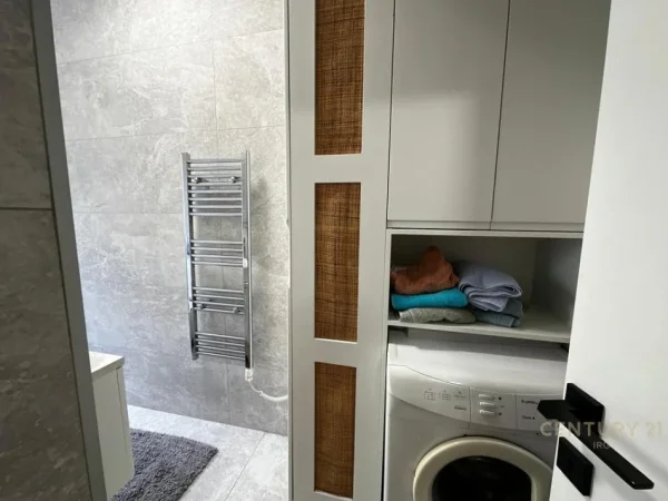 Tirane, jepet me qera apartament 2+1 , 73 m² 700 € (IRG121388)