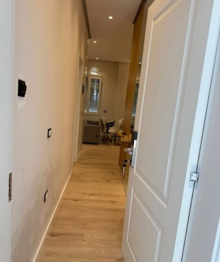 Tirane, jepet me qera apartament 1+1 Kati 4, 55 m² 700 € (RRUGA DIBRES)