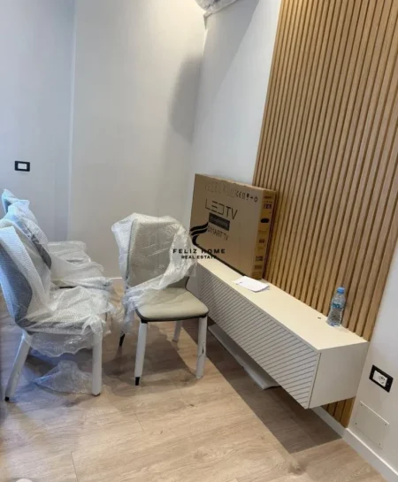 Tirane, jepet me qera apartament 1+1 Kati 4, 55 m² 700 € (RRUGA DIBRES)