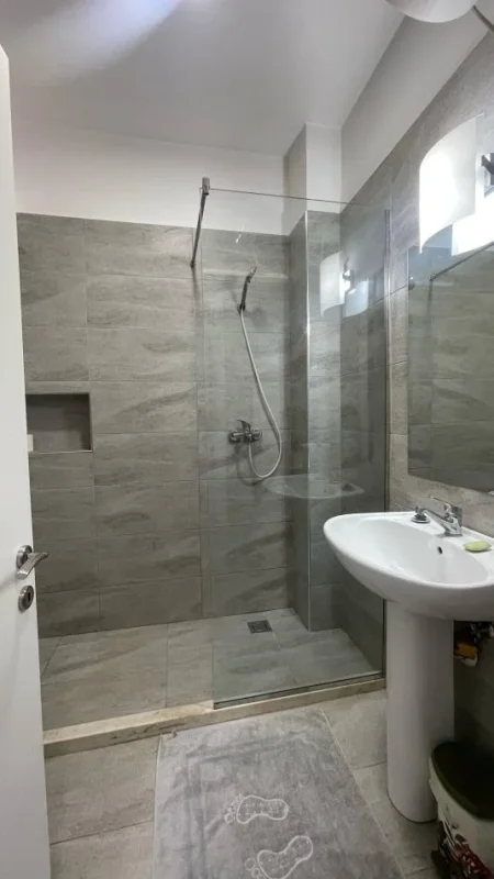 Tirane, jepet me qera apartament 1+1+Aneks+Ballkon Kati 3, 60 m² 650 € (Kompleksi Kika 2)