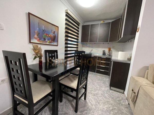 Tirane, jepet me qera apartament 1+1+Ballkon Kati 4, 60 m² 450 € (Rruga Bardhyl)