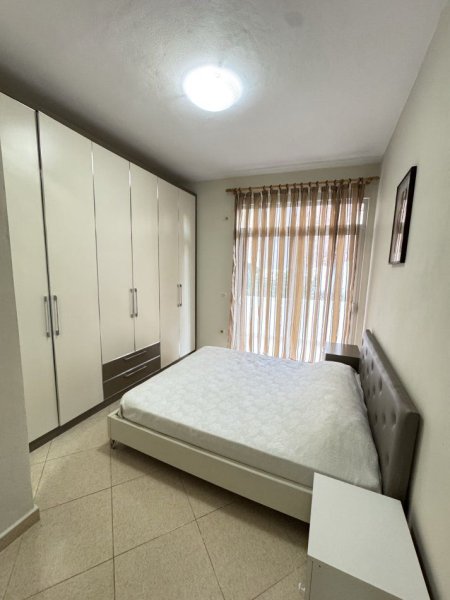 Tirane, jepet me qera apartament 1+1+Ballkon Kati 3, 74 m² 440 € (FRESKU)