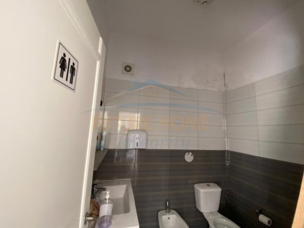 Tirane, jepet per qira Vile 3 Katshe Kati 3, 426 m² (Rruga Halit Bega,Allias)