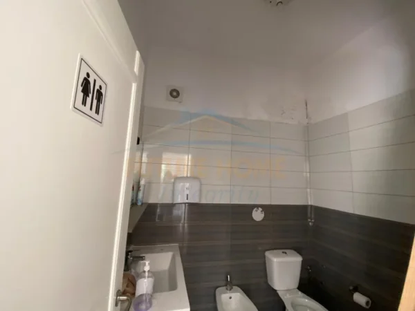 Tirane, jepet per qira Vile 3 Katshe Kati 3, 426 m² (Rruga Halit Bega,Allias) CMIMI I DISKUTUESHEM