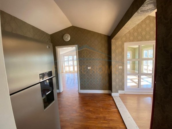 Tirane, jepet per qira Vile 3 Katshe Kati 3, 426 m² (Rruga Halit Bega,Allias)