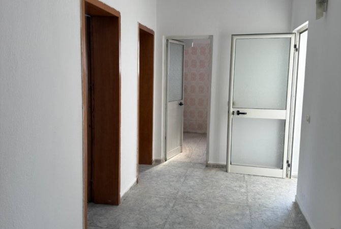Tirane, shitet apartament 3+1 Kati 5, 164 m² 268.000 € (Komuna E Parisit)