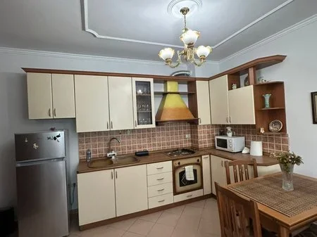 Tirane, shitet apartament 1+1 Kati 5, 75 m² 155.000 € (Komuna e Parisit)