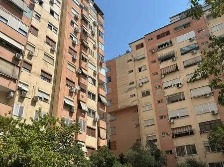 Tirane, shitet apartament 1+1 Kati 5, 75 m² 155.000 € (Komuna e Parisit)