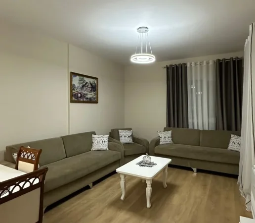 Tirane, jepet me qera apartament 1+1+Ballkon Kati 3, 70 m² 600 € (rruga 5 Maji)