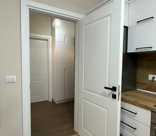 Tirane, jepet me qera apartament 1+1+Ballkon Kati 3, 70 m² 600 € (rruga 5 Maji)