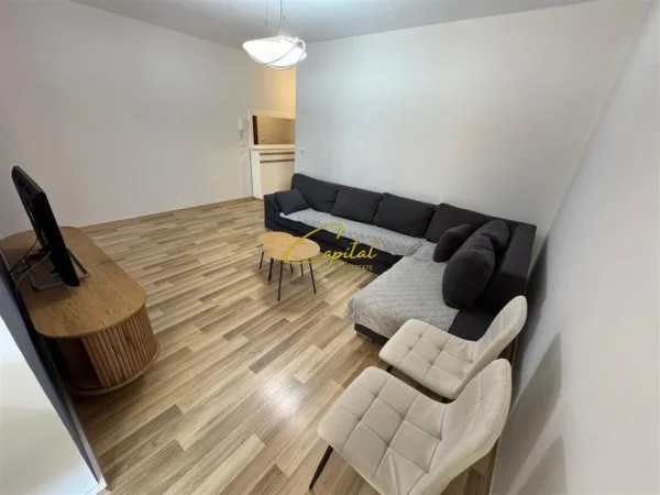 Tirane, jepet me qera apartament 1+1 Kati 11, 64 m² 650 € (KOMUNA E PARISIT)