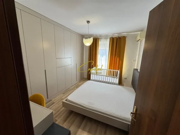 Tirane, jepet me qera apartament 1+1 Kati 11, 64 m² 650 € (KOMUNA E PARISIT)