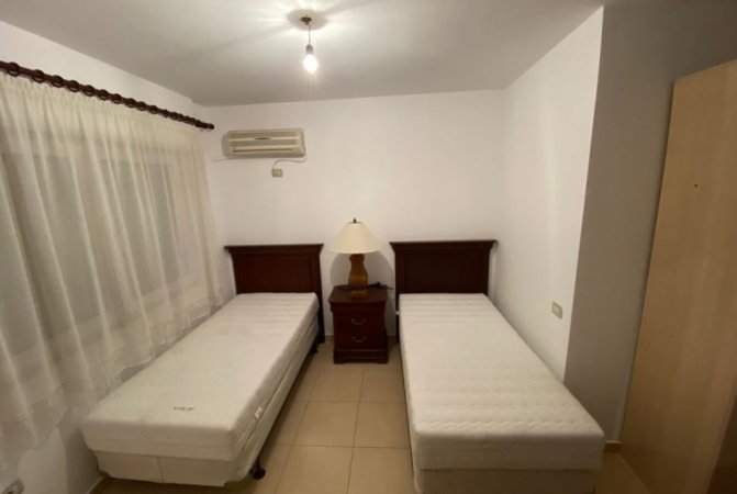 Tirane, jepet me qera apartament 2+1+Ballkon Kati 5, 100 m² 600 € (Selvia)