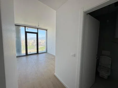 Tirane, jepet me qera zyre Kati 12, 138 m² 1.500 € (Lake View Residence)
