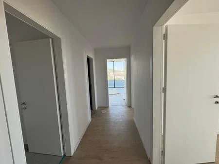 Tirane, jepet me qera zyre Kati 12, 138 m² 1.500 € (Lake View Residence)