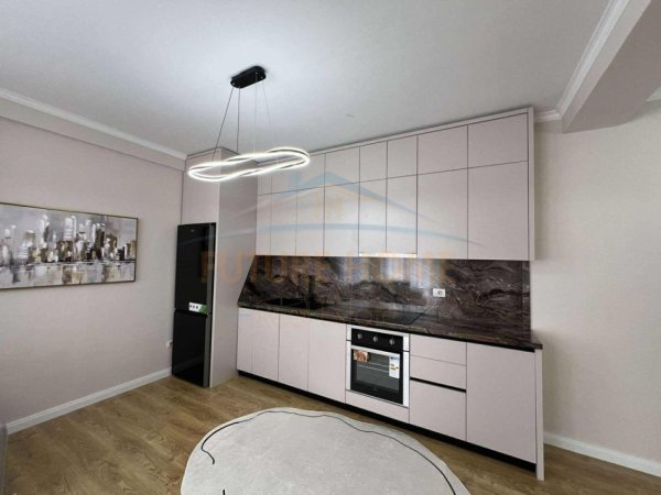 Tirane, shitet apartament 2+1 Kati 9, 91 m² 148.000 € (Unaza e Re, Tiranë)