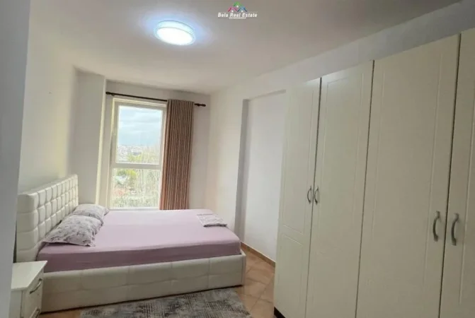 Tirane, jepet me qera apartament 1+1+Ballkon Kati 7, 65 m² 700 € (Kompleksi Usluga)