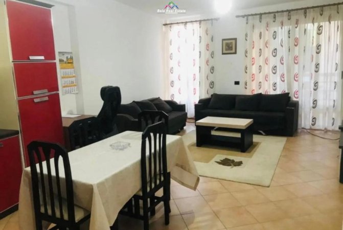 Tirane, jepet me qera apartament 1+1+Ballkon Kati 7, 65 m² 700 € (Kompleksi Usluga)
