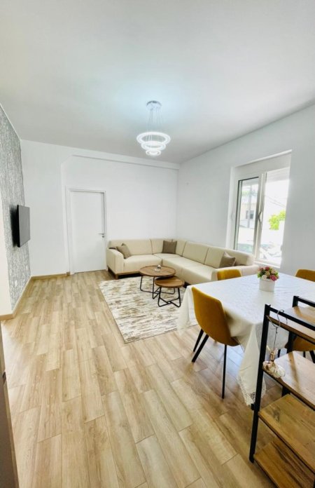 Tirane, jepet me qera apartament 2+1 Kati 1, 75 m² 450 € (ali demi)