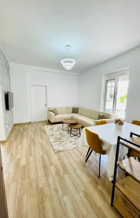 Tirane, jepet me qera apartament 2+1 Kati 1, 75 m² 450 € (ali demi)