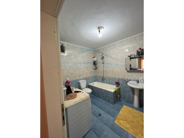 Tirane, shitet apartament duplex 3+1+Ballkon Kati 3, 149 m² 315.000 € (Laprake)