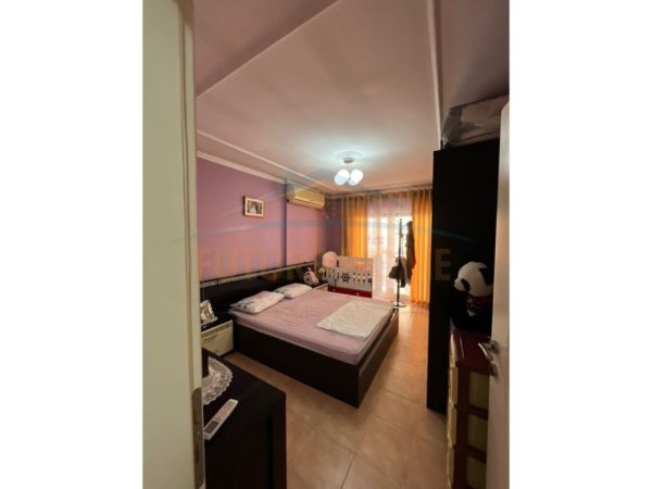 Tirane, shitet apartament duplex 3+1+Ballkon Kati 3, 149 m² 315.000 € (Laprake)