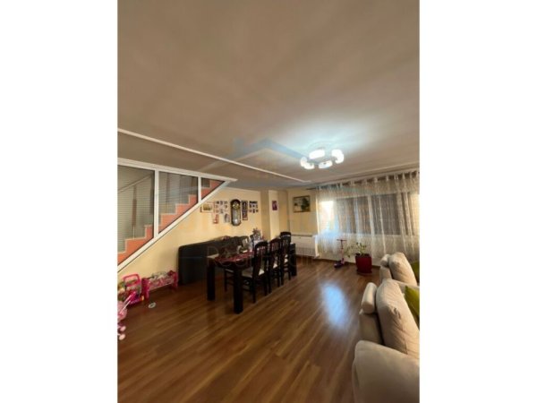 Tirane, shitet apartament duplex 3+1+Ballkon Kati 3, 149 m² 315.000 € (Laprake)
